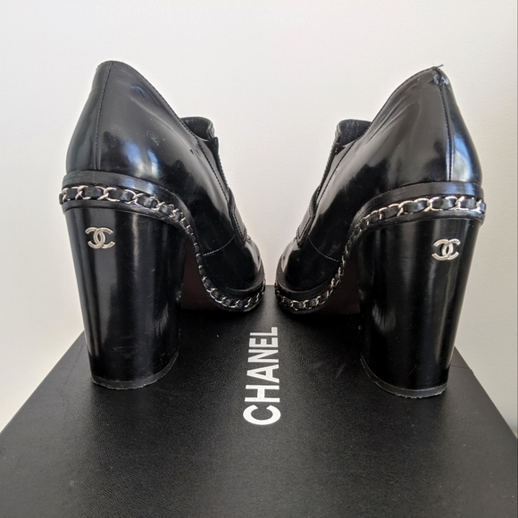 CHANEL patent leather chain-link ankle boot - Picture 8 of 14